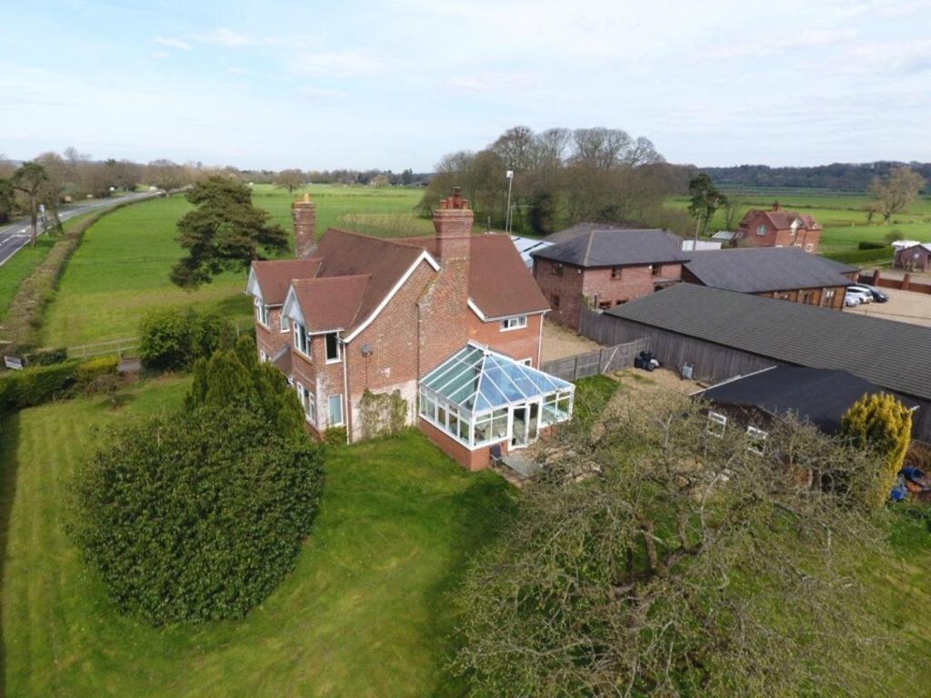 Redbrook Farm Bnb - Gateway To The New Forest Bed & Breakfast Fordingbridge Exterior photo