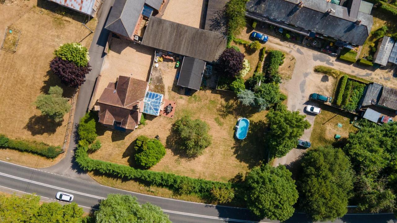 Redbrook Farm Bnb - Gateway To The New Forest Bed & Breakfast Fordingbridge Exterior photo